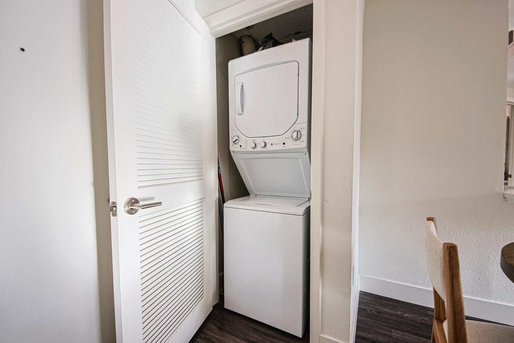 Outstanding 2bdr In Sm- 5-15 Mins To The Beach! Apartment