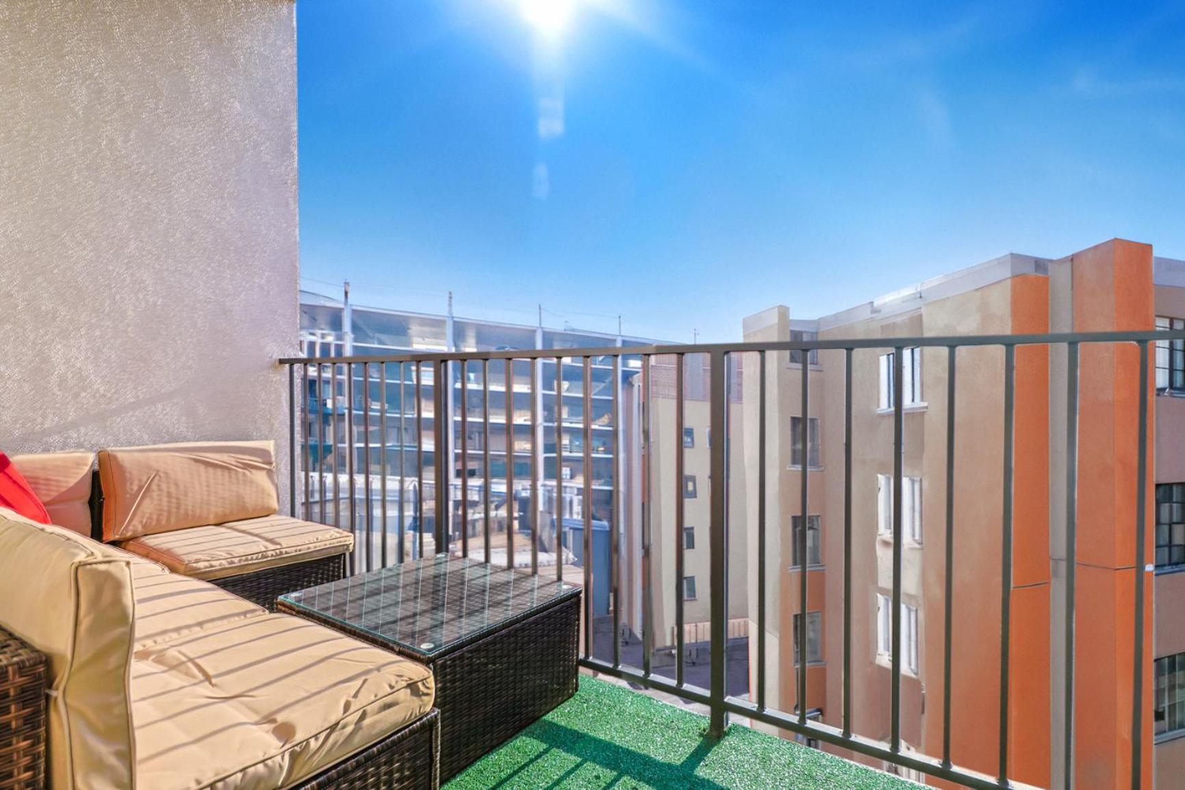 Apartment Outstanding 2bdr In Sm- 5-15 Mins To The Beach! Los Angeles